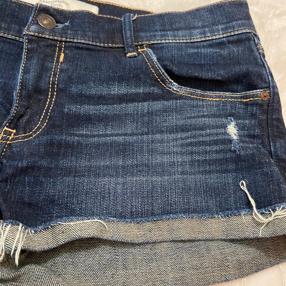 A&F Cropped Shorts - Picture 3 of 4